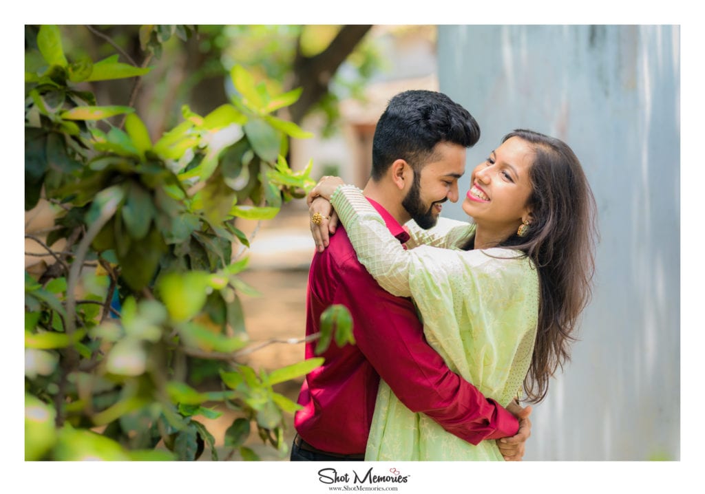 Outdoor Couple Photoshoot In Dakshin Chitra Chennai