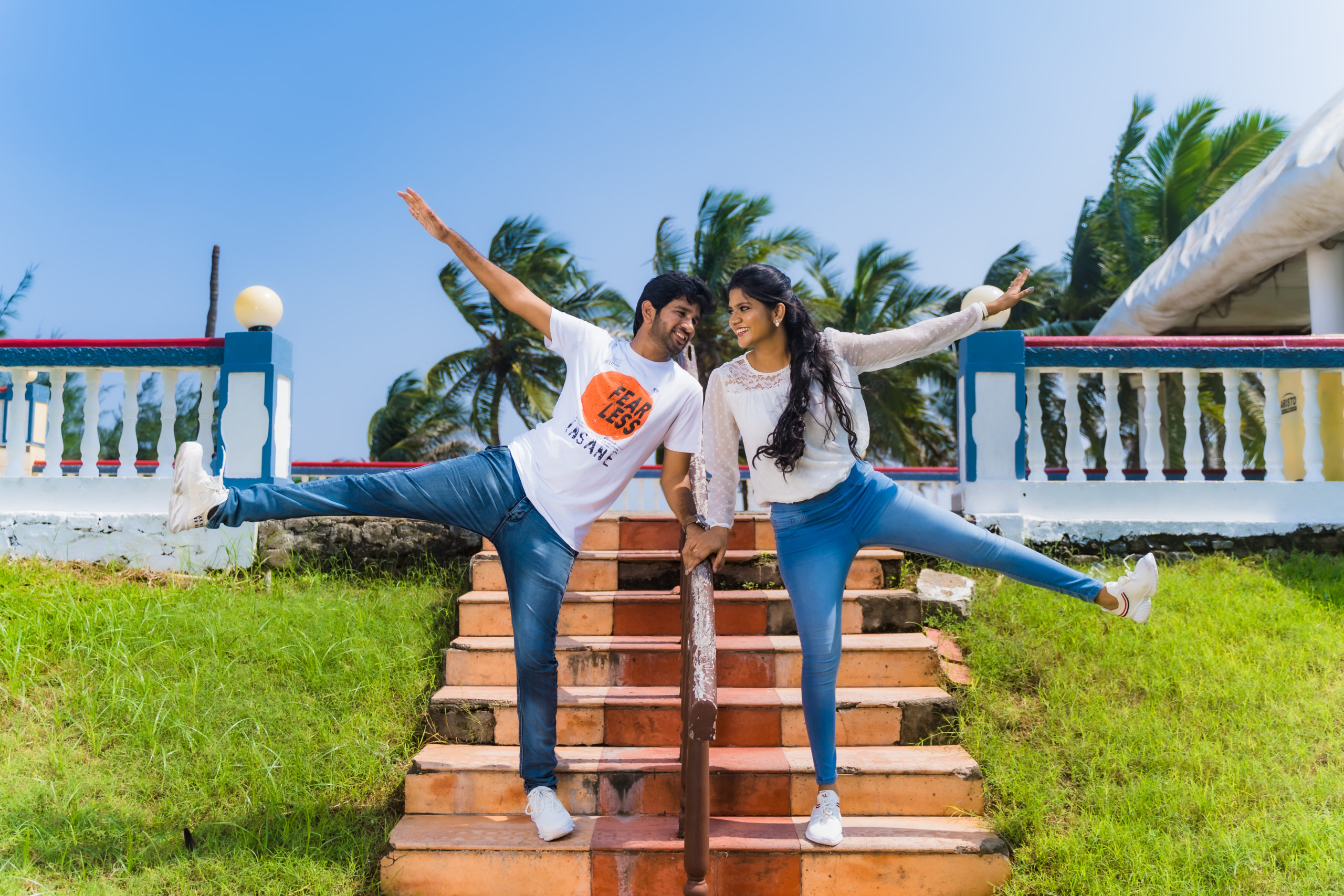 top 10 reasons why couples must go for outdoor couple photoshoot
