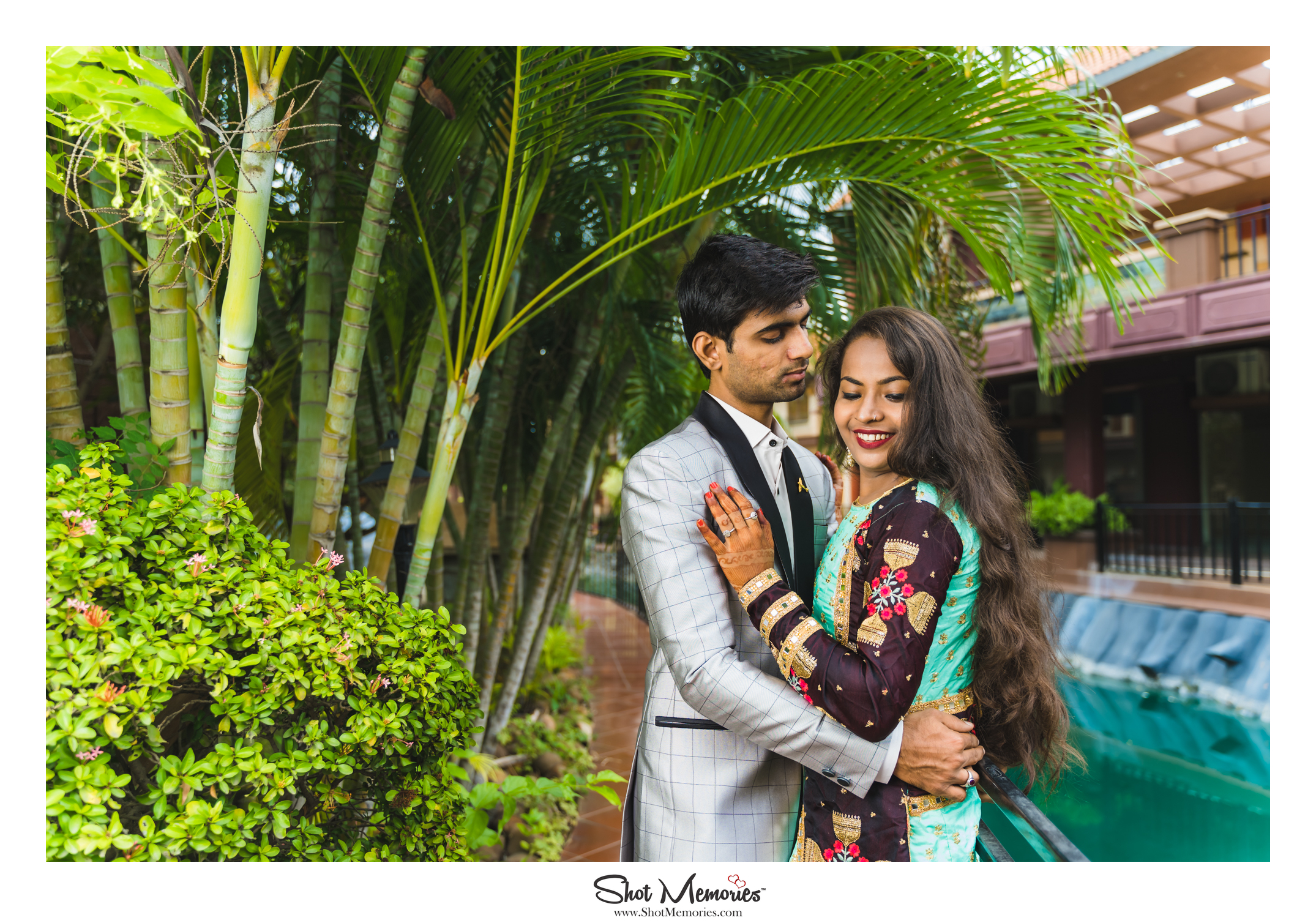 Sweet indian couple posing for photo shoot | Photo 141557